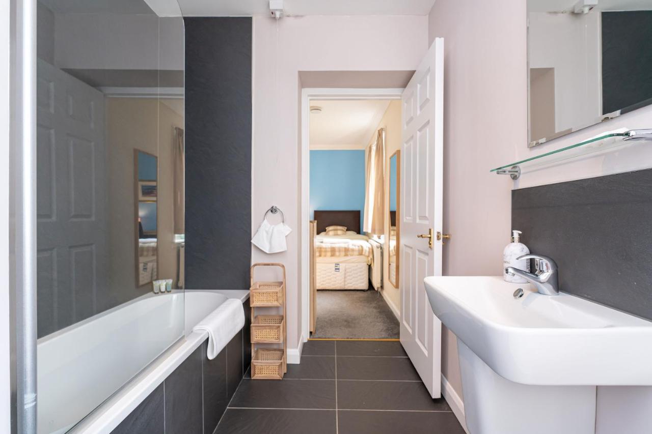 New Four Bedroom House - All Rooms Ensuite Stirling Luaran gambar